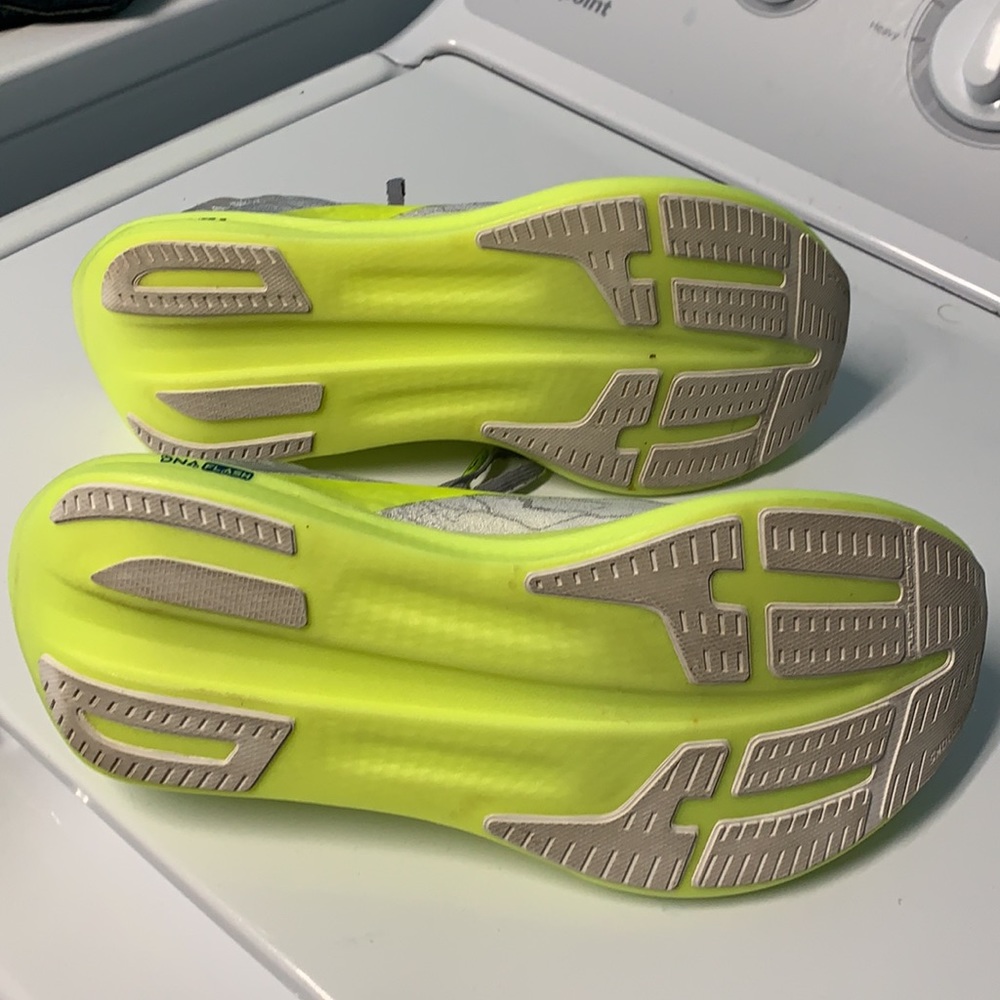 BROOKS - Picture 5 of 9